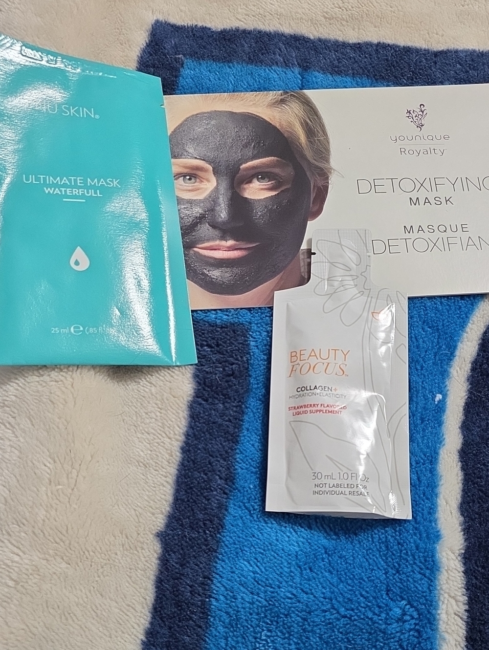 Younique Detoxifying Mask & Beauty Focus Sachet - Teal/White/Blue